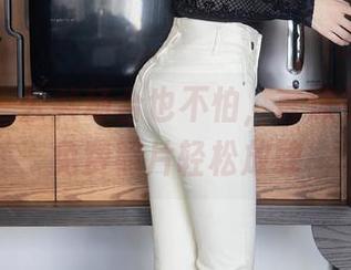 秀人网 – 公共场合也不怕，言沫兔女郎的免费照片轻松放肆