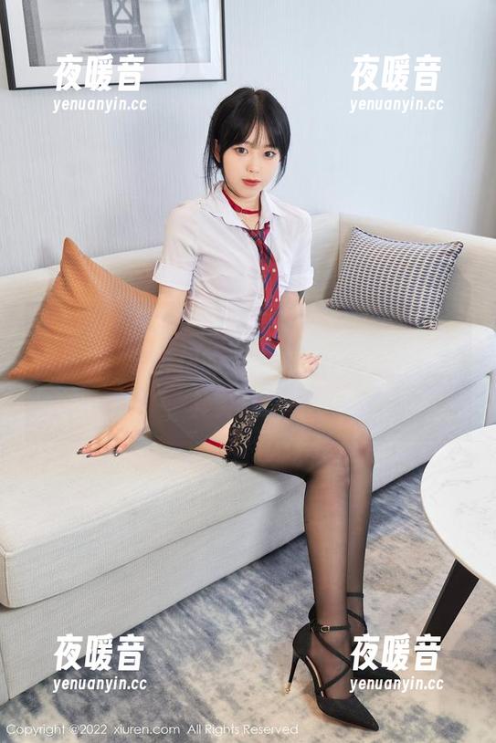 秀人网 - 下载这份陆萱萱cecillia的夏日作品集，告诉你的朋友这是你的“夏季疗愈法”，其实只是在家追剧！