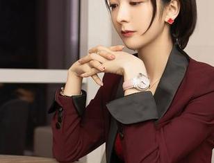 秀人网 – 最新写真里的顾乔楠Cora，万圣节就来了一场“化妆”表演！