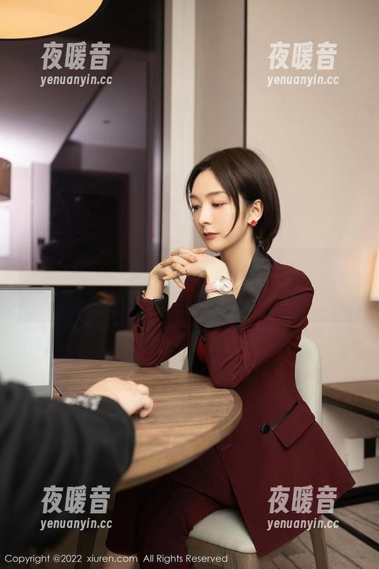 秀人网 - 最新写真里的顾乔楠Cora，万圣节就来了一场“化妆”表演！