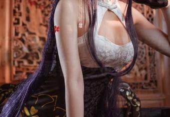 翎柒菜菜化身学姐，那表情和造型…图册里藏着不少小心机