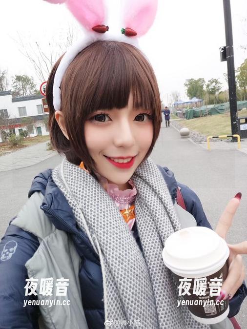 大家的注意力请向舞小喵的豹纹图包走，随意一闪亮眼
