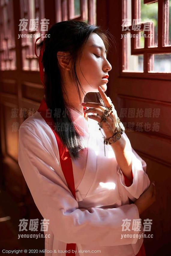 蜜桃社-许思铭 蜜桃社 - 白裙小仙女许思铭,原图抢眼得像一颗大发光的星星,别忘了把壁纸也拖回家!