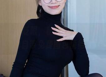袜啵啵 – 别眨眼，稚予的皮衣在叫你，联动自带免费图包优势！