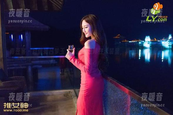 青豆客-吕梦玉 青豆客 - 自信如吕梦玉,高清画像尽在泳装里,真想进屏幕里一探究竟。