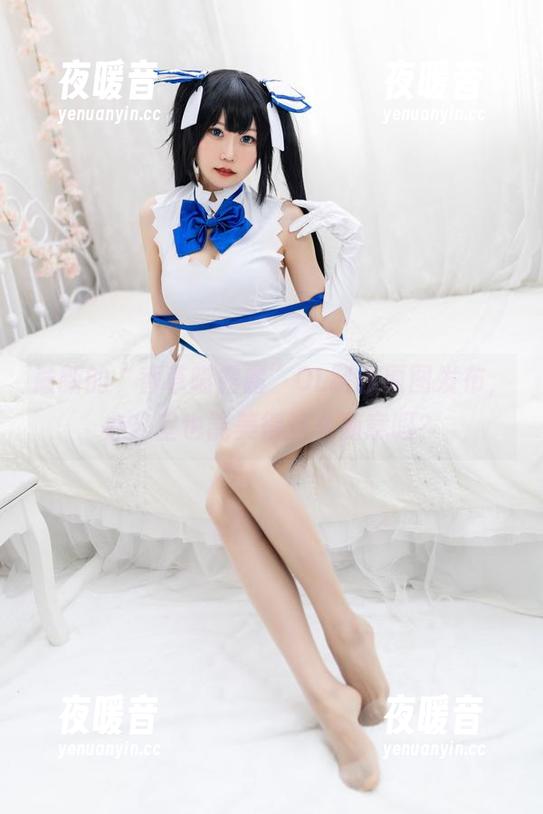 最新的“香草喵露露”OL制服原图发布，办公室也能美得这么随意吗？