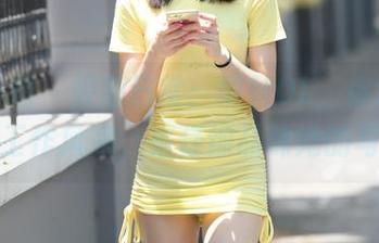 魔镜街拍 – 婷婷日常：黑丝OL，你没见过的工作风采，来仔细品味她的写真