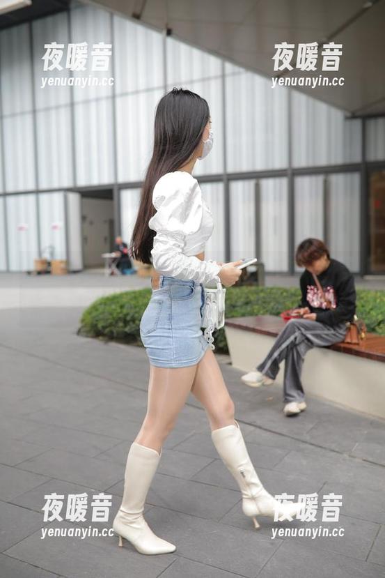 魔镜街拍 - 楼楼借我一朵白色连衣裙，美图无限，下载别客气！